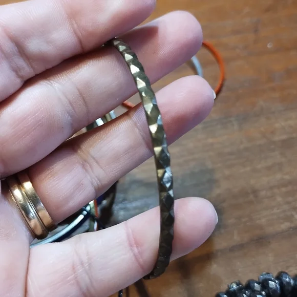 Job Lot of 18 Bracelets, Various Styles & Colours, Stretch, Bangle - Picture 14 of 15